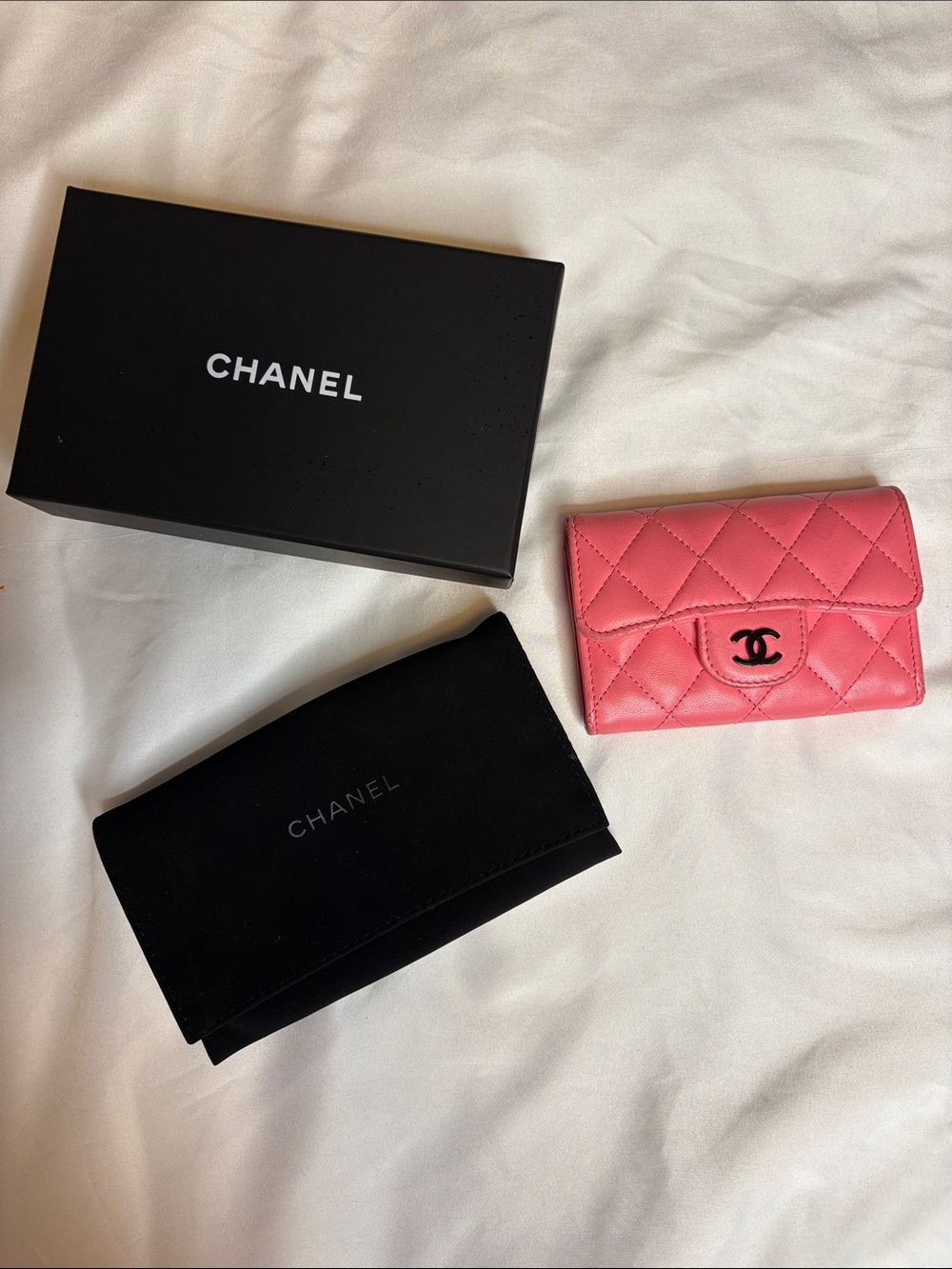 CHANEL Pink Quilted Lambskin Compact Wallet Black CC 16 Series Orig Box & Pouch - Picture 9 of 9